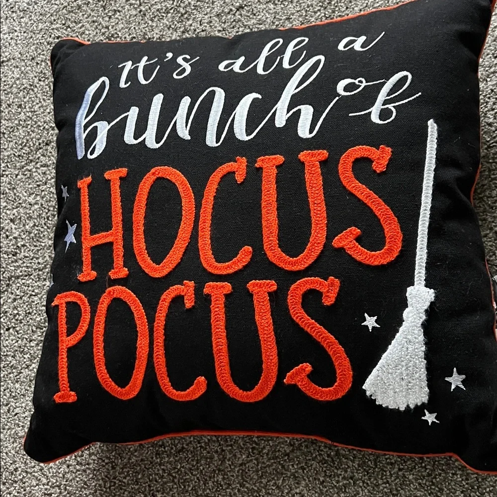 BNWT ‘It’s all a Bunch of Hocus Pocus’ Black/Orange Halloween Decorative Pillow